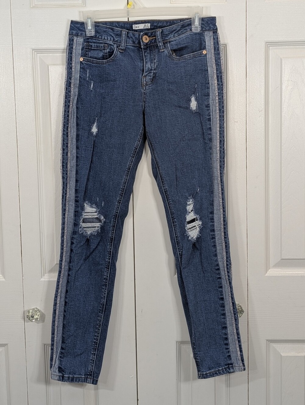 Dex: Distressed Jeans - Size 29